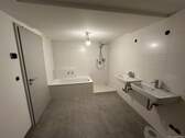 Badezimmer mit Wanne - 