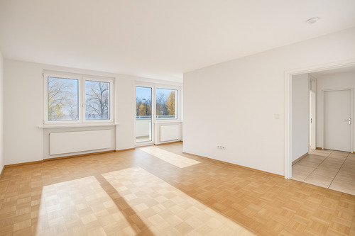 Wohnbereich mit angrenzender Essecke. - 2 Zimmer Etagenwohnung in München