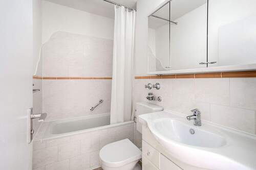 Helles Badezimmer. - 