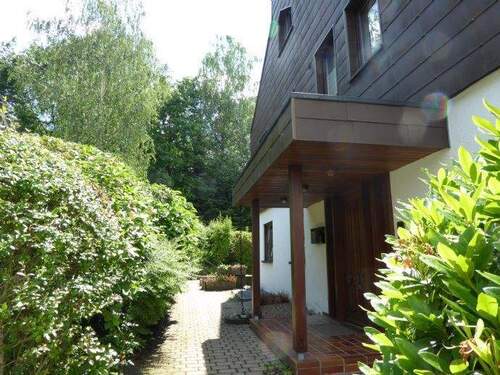 Blick3 auf Eingang - Einfamilienhaus mit 286,00 m&sup2; in Gaggenau zum Kaufen