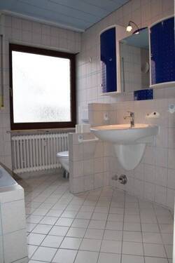 Badezimmer - Etagenwohnung mit 89,00 m² in Oberasbach zum Kaufen