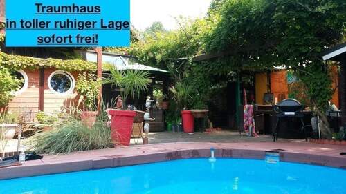 könnte wieder ein Pool werden - momentan Teich - 