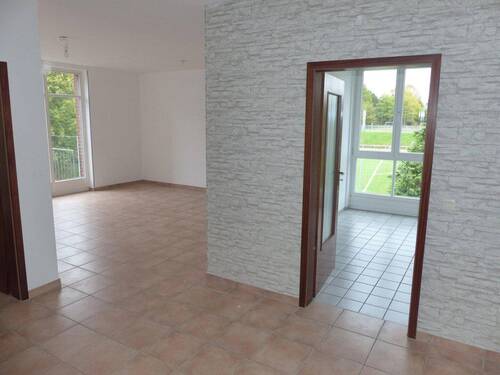 Wohnzimmer - 2 Zimmer Etagenwohnung zur Miete in Bergisch Gladbach
