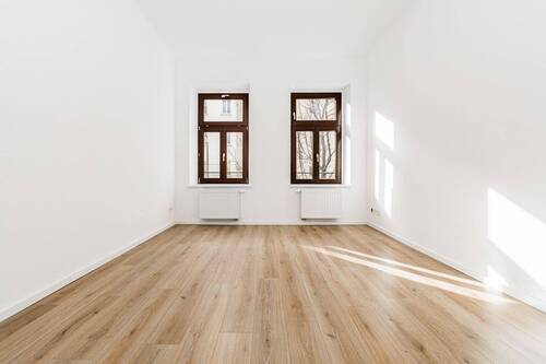 Wohnzimmer - Altbaucharme modern interpretiert - helle 3-Zimmer-Wohnung mit Balkon in Leipzig