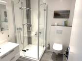 modernisiertes Bad mit Dusche - 