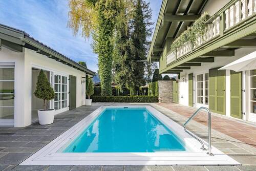 Pool mit Badehaus - 
