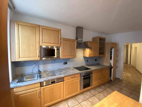 Küchenzeile mit Tür - 4 Zimmer Etagenwohnung zum Kaufen in Nürnberg