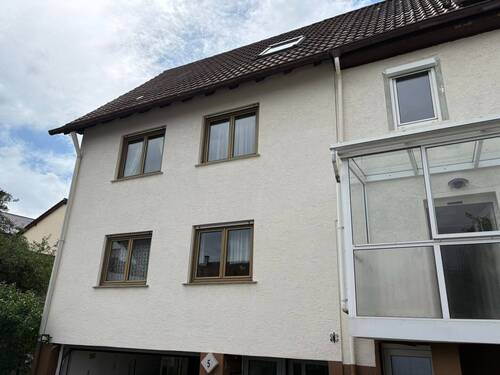Ansicht - .::Großzügige 3 Zimmer-Wohnung mit Wintergarten, mitten im Ort::.