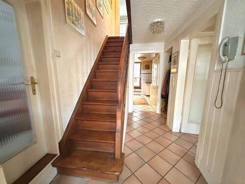 Flur - 7 Zimmer Einfamilienhaus zum Kaufen in Neustadt