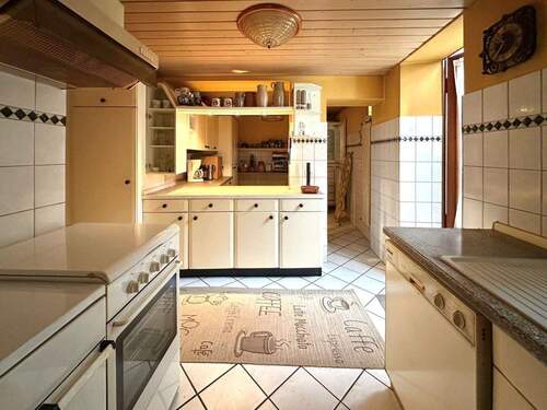 Küche - 7 Zimmer Einfamilienhaus in Neustadt