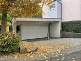 Einfahrt zur Tiefgarage: Klar, komfortabel, zuverlässig - 3 Zimmer Etagenwohnung zum Kaufen in Niederwerrn