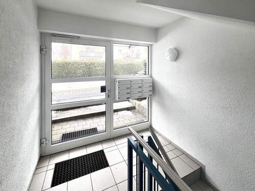 Blick durch die Haustür - Etagenwohnung mit 79,00 m&sup2; in Niederwerrn zum Kaufen