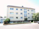 Hausansicht mit Eingangsbereich - 2 Zimmer Etagenwohnung in Northeim