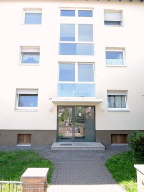 Gepflgter Eingangsbereich - Etagenwohnung mit 62,00 m&sup2; in Northeim zur Miete