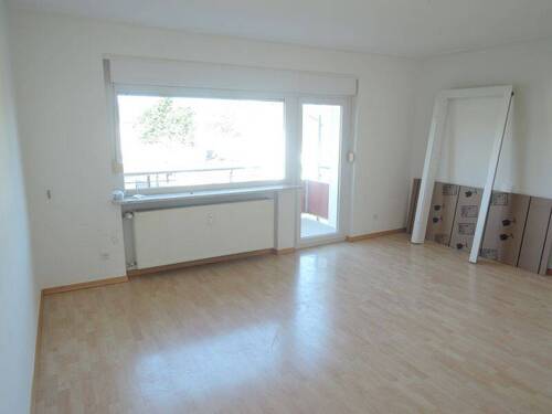 Wohnzimmer mit Zugang Balkon - 