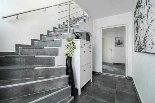 Eingangsbereich Vorderhaus - Einfamilienhaus mit 219,10 m&sup2; in Oberhaid zum Kaufen