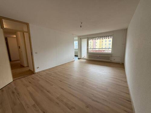 Wohnzimmer - 3 Zimmer Etagenwohnung zum Kaufen in Pforzheim