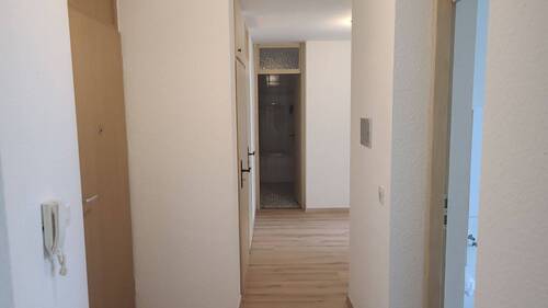 Flur - Etagenwohnung mit 88,00 m&sup2; in Pforzheim zum Kaufen