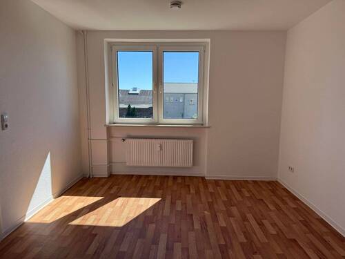 Zimmer - Etagenwohnung mit 71,00 m&sup2; in Halle zur Miete