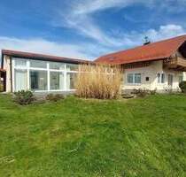 Großes Haus mit ca. 396 m² Wohnfläche, 3 Garagen, Carport auf 1190m² Grund PLUS 2 Bau-Grundtücke mit 2000 m² in Irchenrieth zu verkaufen