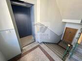 Aufzug halbe Etage - 
