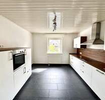 KL- Siegelbach - Modernisiertes Einfamilienhaus mit Doppelgarage, Einzelgarage, Stellplatz u. Garten - Kaiserslautern