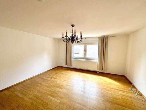 Wohnzimmer - 6 Zimmer Einfamilienhaus zur Miete in Kaiserslautern