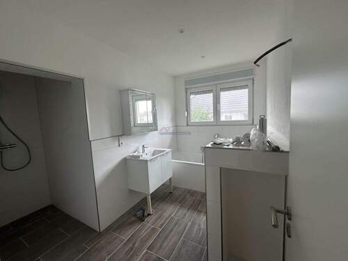 Bad mit Wanne und DuschEcke - 