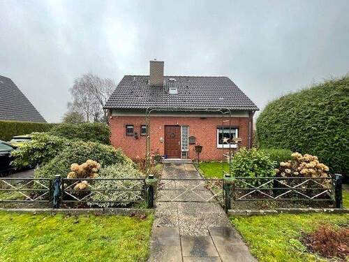 IVN präsentiert: - Charmantes Einfamilienhaus auf großem Sonnengrundstück in Bekdorf