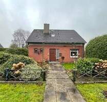 Charmantes Einfamilienhaus auf großem Sonnengrundstück in Bekdorf