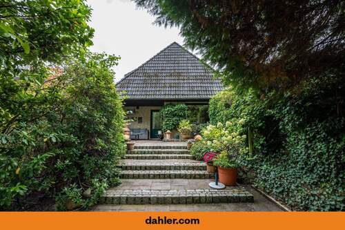 Ansicht - Gepflegtes Einfamilienhaus mit traumhaftem Grundstück