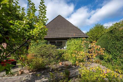 Vorderansicht - 4 Zimmer Einfamilienhaus zum Kaufen in Hamburg / Wellingsbüttel