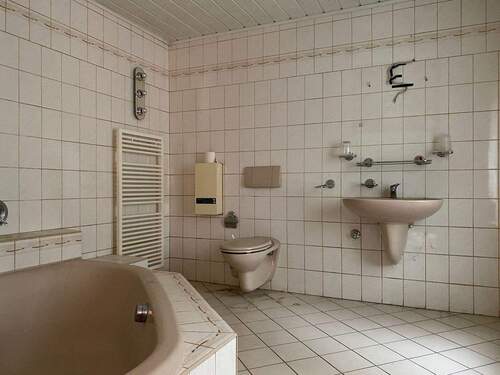 Wohnhaus EG - Bad - 