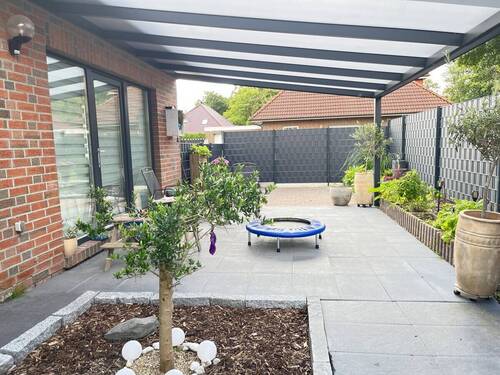 Überdachte Terrasse - Neuwertige Haushälfte mit Einbauküche in ruhiger Wohnlage!