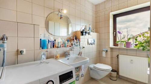 Badezimmer 1 - Etagenwohnung mit 60,00 m&sup2; in Passau zum Kaufen