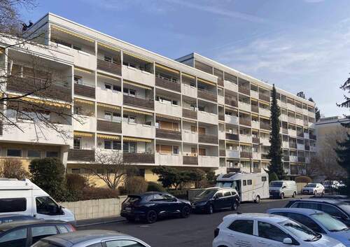 Hausansicht Strasse - Großzügig Wohnen in St. Jobst - 410.000,00&nbsp;EUR Kaufpreis, ca.&nbsp; 117,00&nbsp;m&sup2;&nbsp;Wohnfl&auml;che