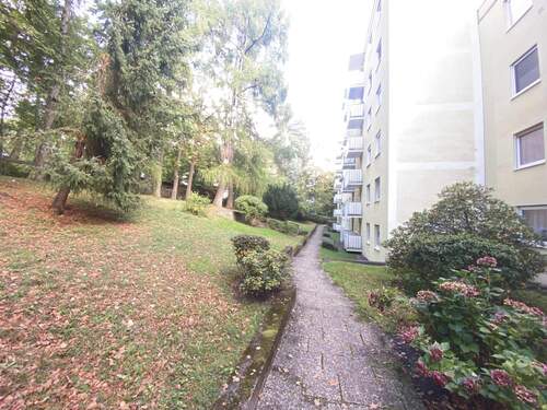 Zuwegung Nordseite - Etagenwohnung mit 117,00 m&sup2; in Nürnberg zum Kaufen