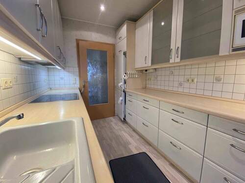 Küche m Tür u Kühlschrank - 