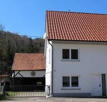 Doppelhaushälfte mit Scheune und traumhaftem Grundstück mit idyllischem Bachlauf - Burladingen Hausen