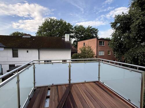 Balkon - 2 Zimmer Etagenwohnung zur Miete in Hamburg / Rissen