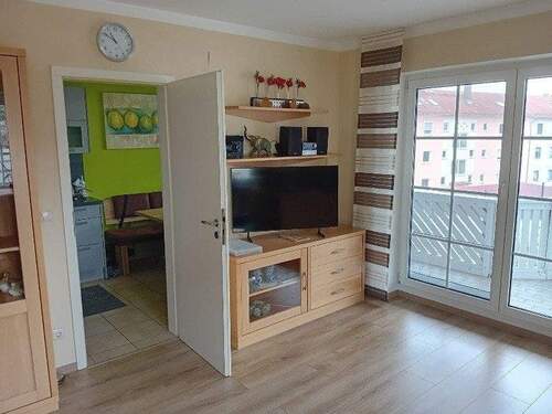 Wohnzimmer mit Balkontüre - 