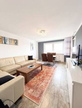 helles Wohnzimmer - 2 Zimmer Etagenwohnung in München