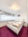 Schlafzimmer Ansicht mit Fenster - 
