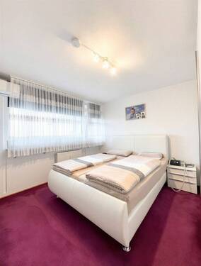 Schlafzimmer Ansicht mit Fenster - 