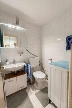 Badezimmer mit Duschwanne - (KI generiert) - 