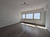 1. Schlafzimmer 2OG - 1 Zimmer Mehrfamilienhaus, Wohnhaus in Sindelfingen