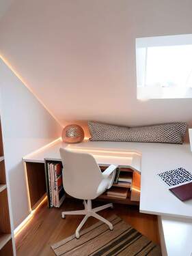 Kleines Büro DG Möblierungsbeispiel - 