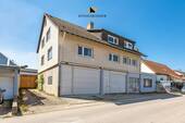 Hausfront_DSC9445 - Mehrfamilienhaus: Wohnen & Vermieten kombiniert (2 plus 1 Einheiten)