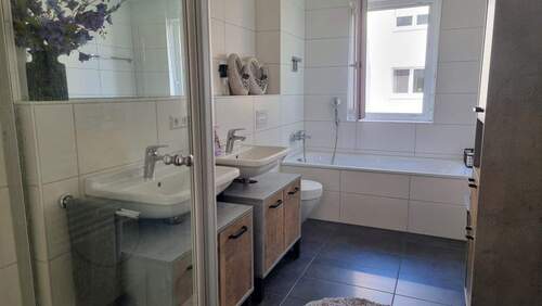 Badezimmer - 4 Zimmer Etagenwohnung zum Kaufen in Jestetten
