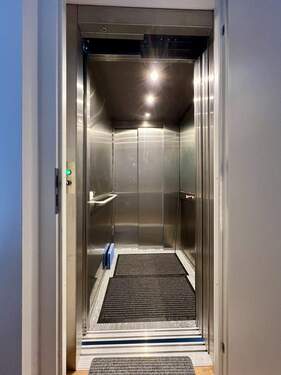 Wohnung 2_1. OG links_Aufzug - 